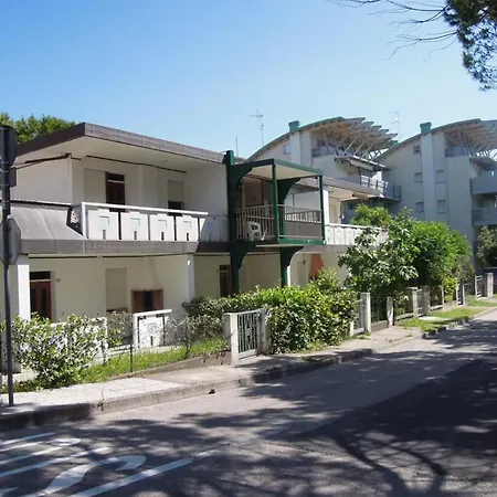 Lägenhet Beautiful With Private Garden 200 Metres From The *