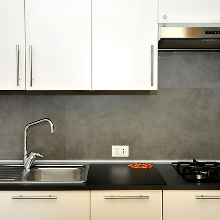 Beautiful With Private Garden 200 Metres From The Apartament