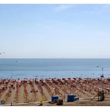 Beautiful With Private Garden 200 Metres From The