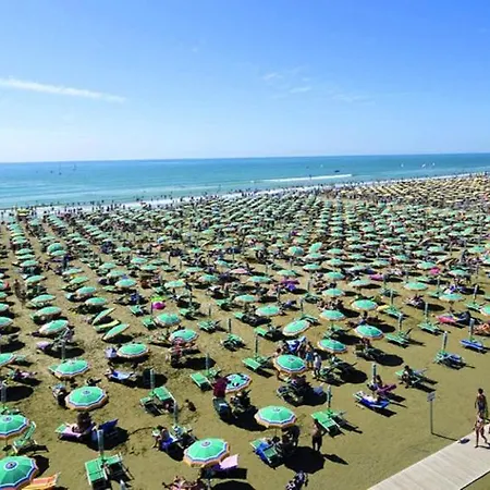 Apartamento Beautiful With Private Garden 200 Metres From The *
